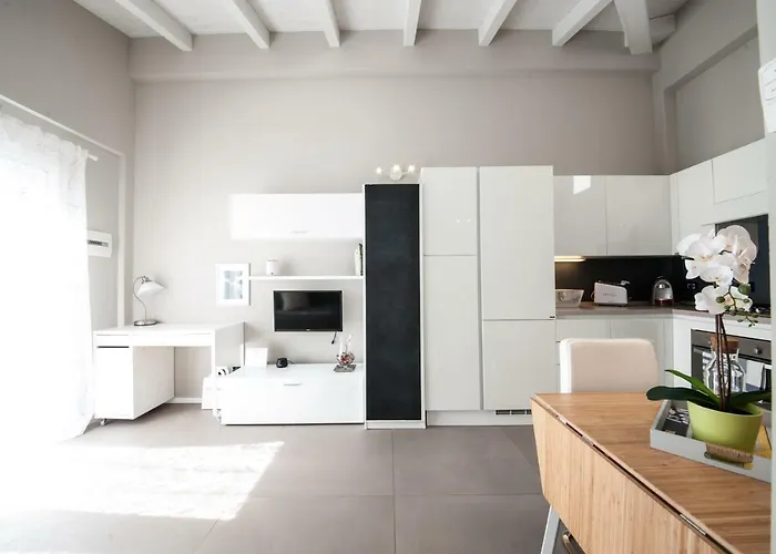 Villa Giardino di Annabella-giardino privato-posto auto Bologna